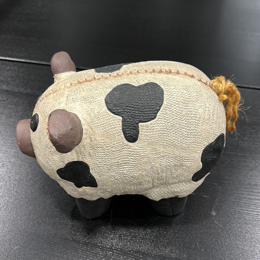 Stitched Burlap Effect Ceramic Pig Statue - Picture 4 of 12